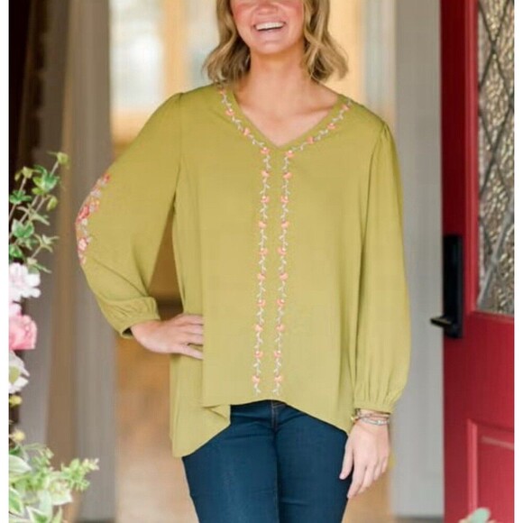 The Pioneer Woman Green Embroidered Sharkbite Top Boho Hippy Casual Moss Medium - Picture 1 of 8